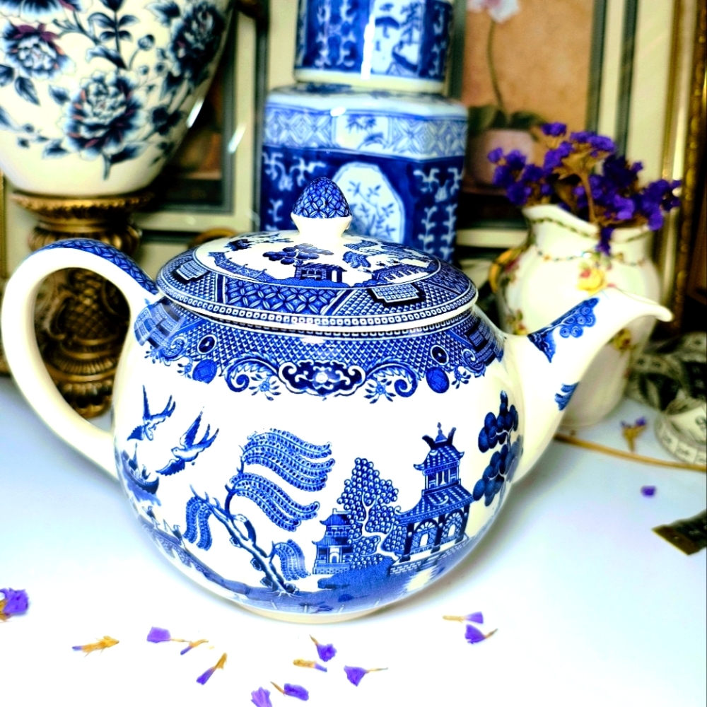 SUPER RARE, Willow Blue Teapot by Johnson Brothers made in England.  Excellent c